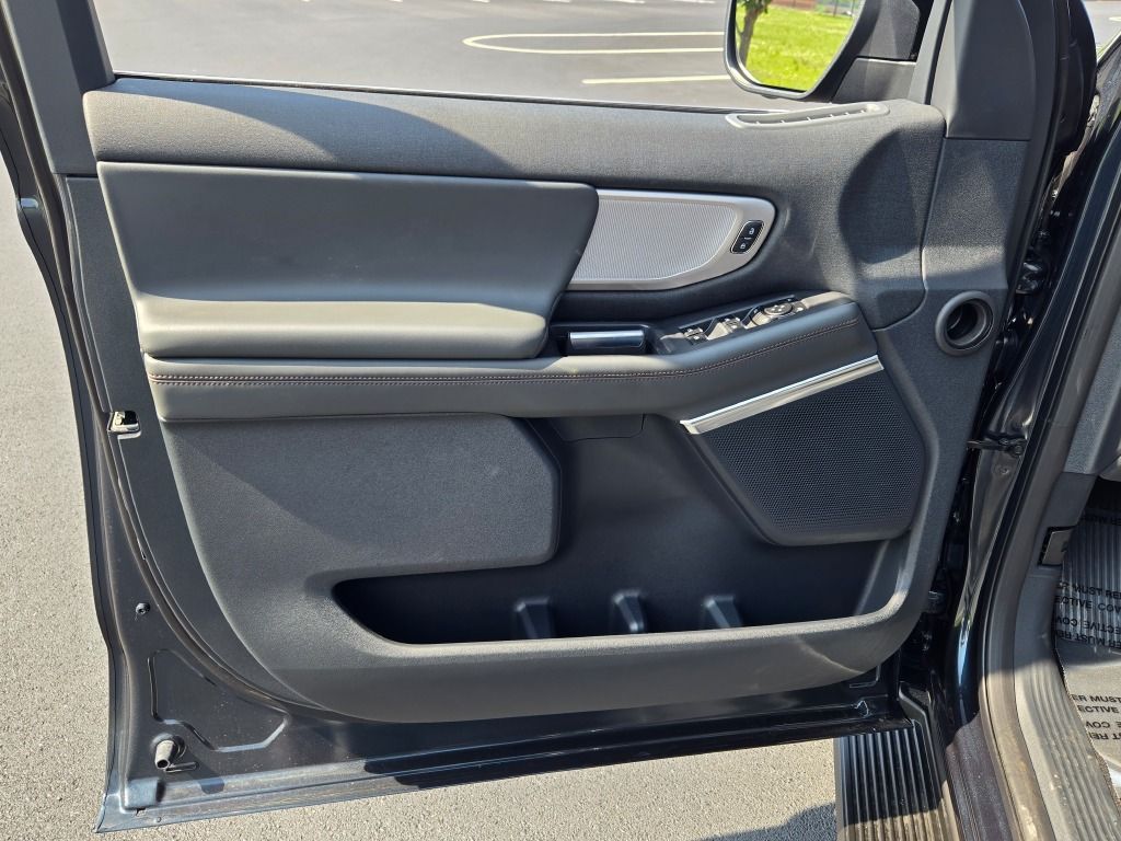2025 Ford Expedition photo 19