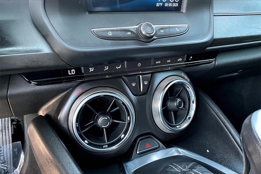 2018 Chevrolet Camaro 1LT photo 14