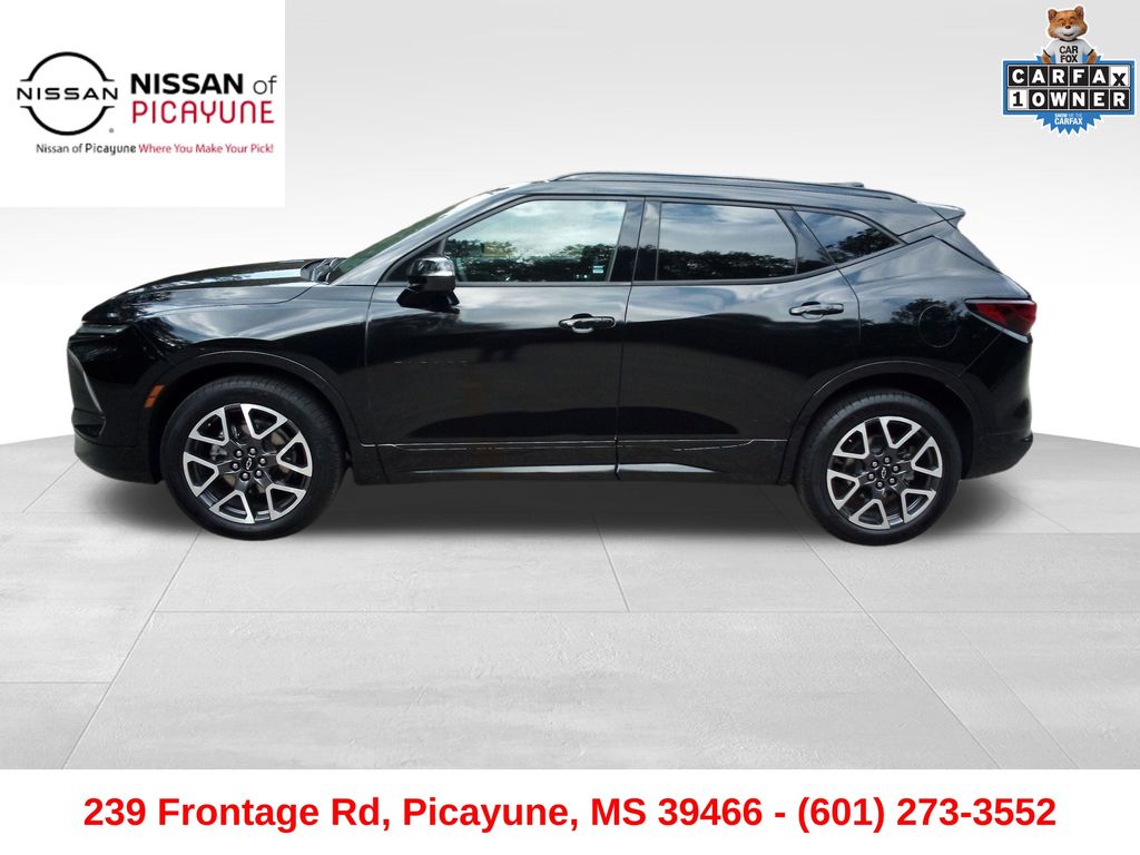 2025 Chevrolet Blazer RS photo 2