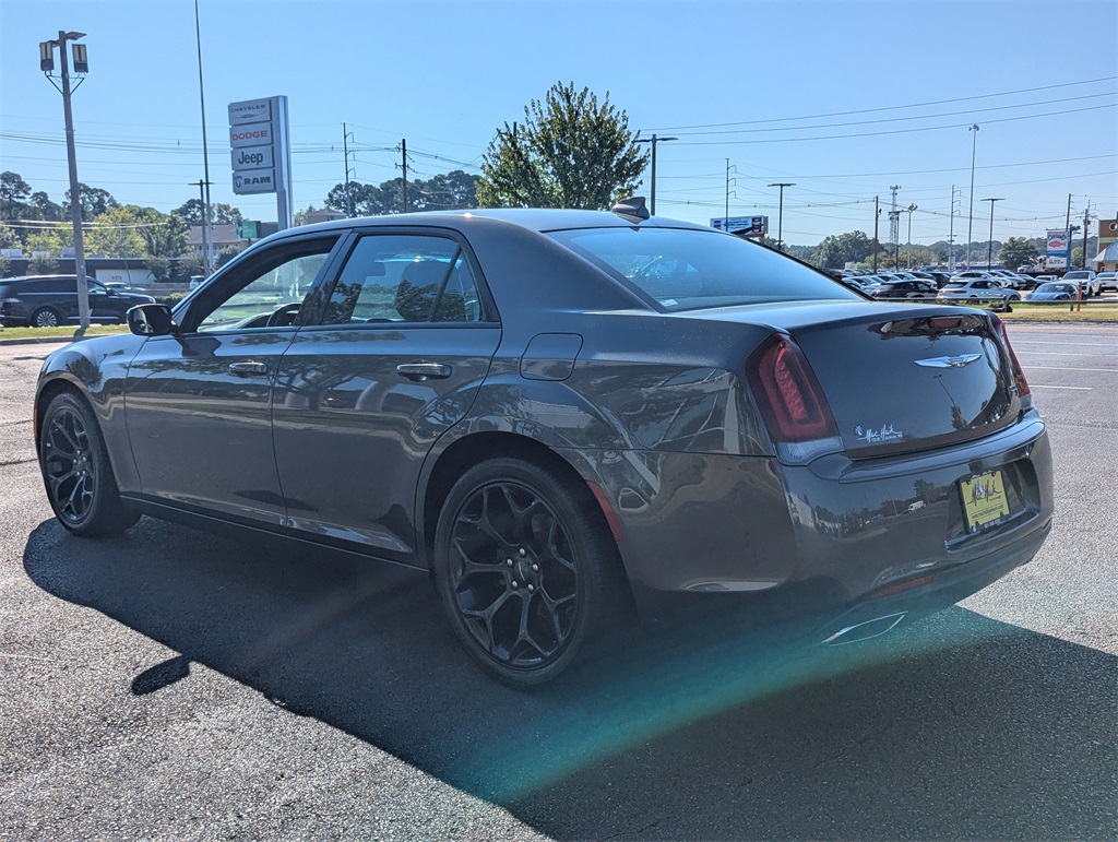 2019 Chrysler 300 S photo 6