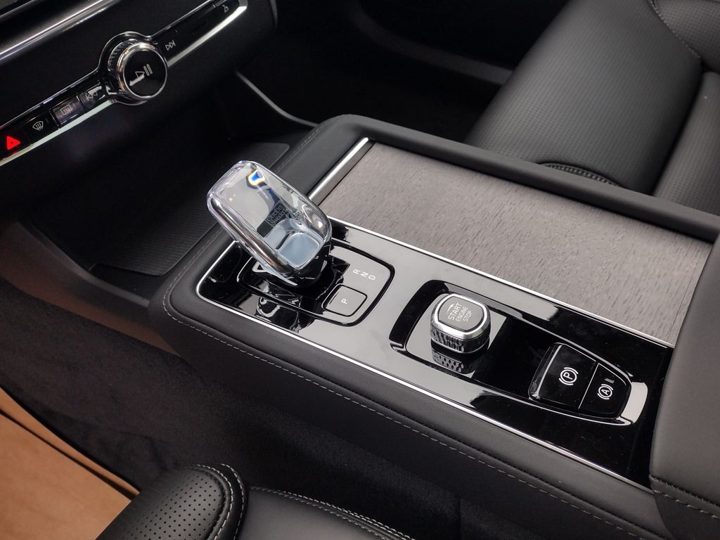 2026 VOLVO XC90 - Image 17