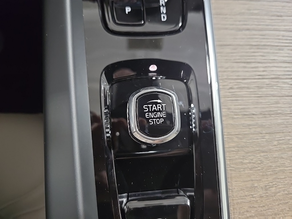 2026 Volvo XC60 B5 Plus photo 11