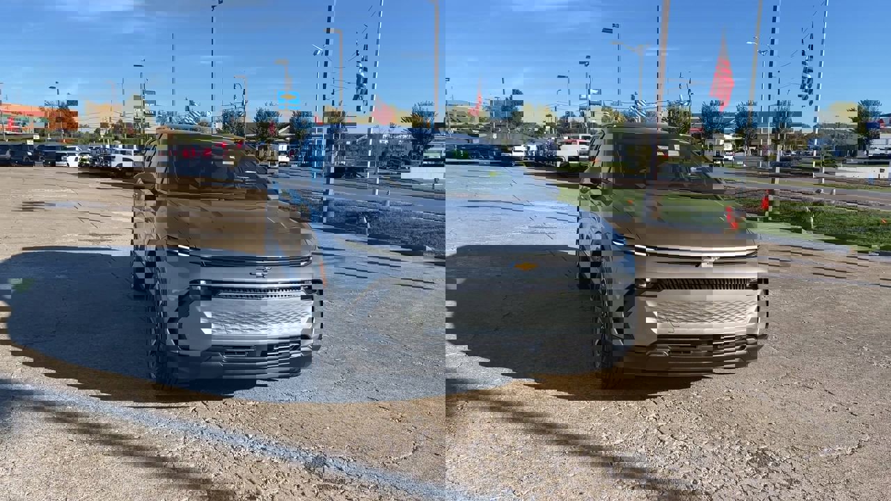 2026 Chevrolet Equinox EV 1LT photo 3