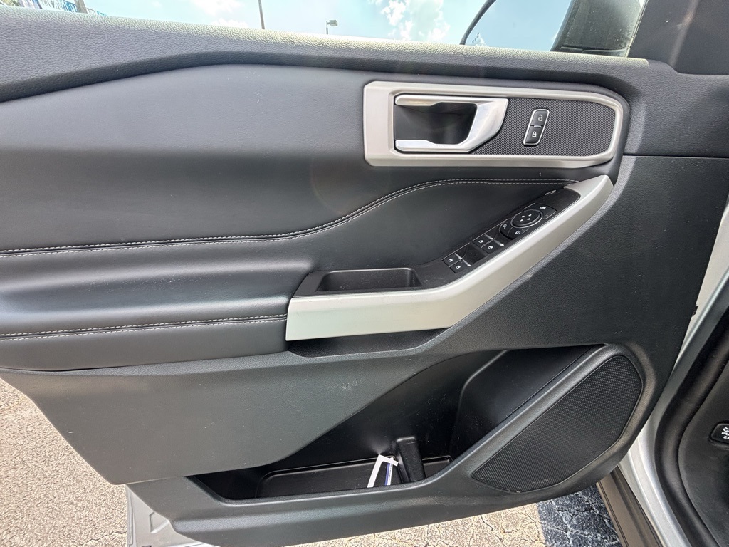2023 Ford Explorer XLT photo 29