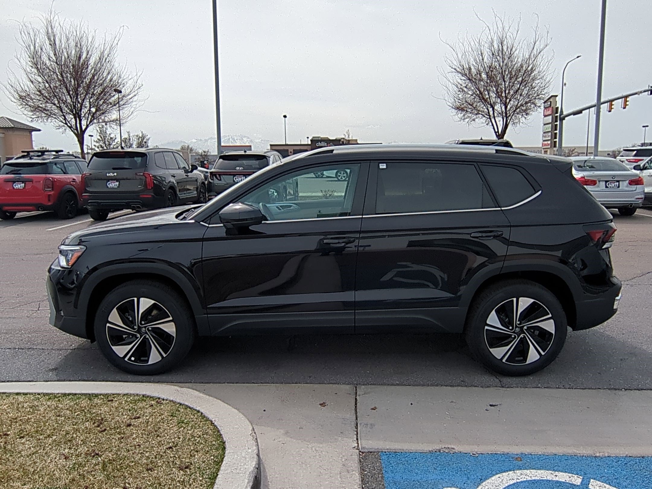 2025 Volkswagen Taos SE photo 6