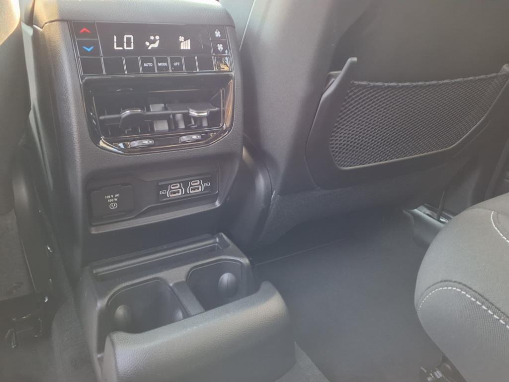 2025 Jeep Grand Cherokee Laredo X photo 4