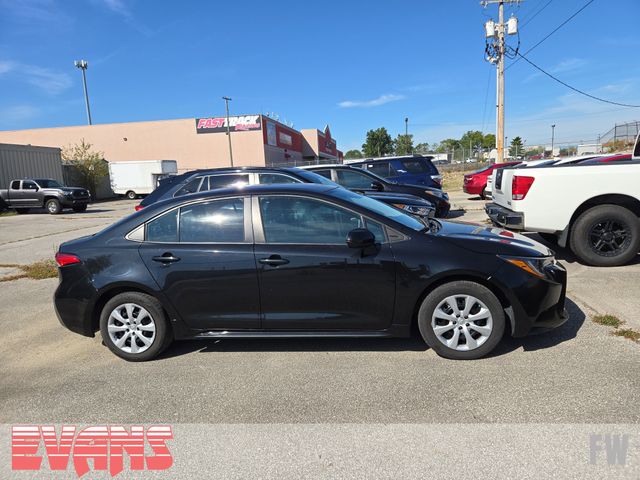 2021 Toyota Corolla LE photo 2