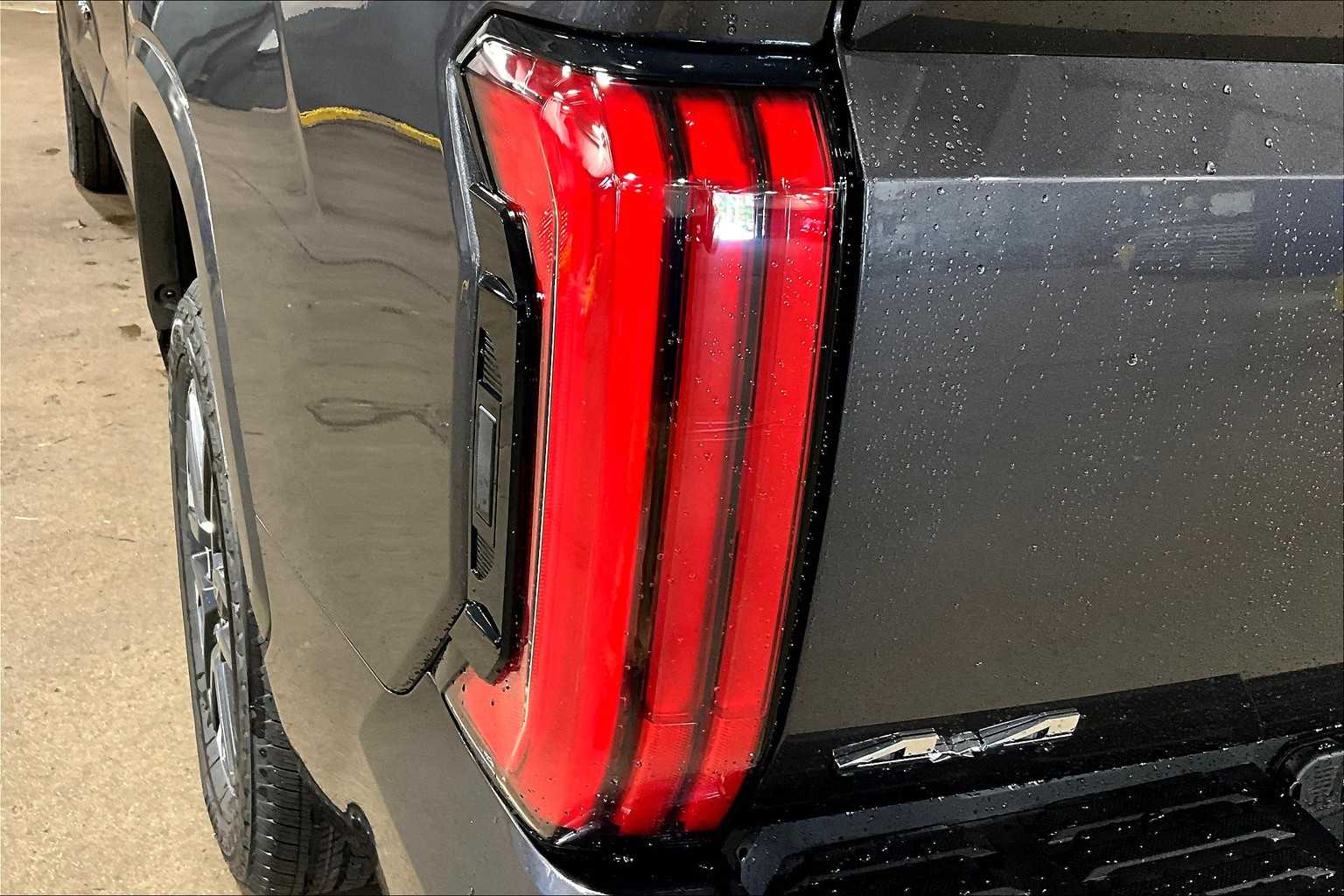 2025 Toyota Tundra Limited CrewMax photo 14