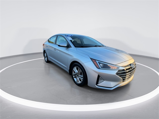 2019 Hyundai Elantra SEL photo 2
