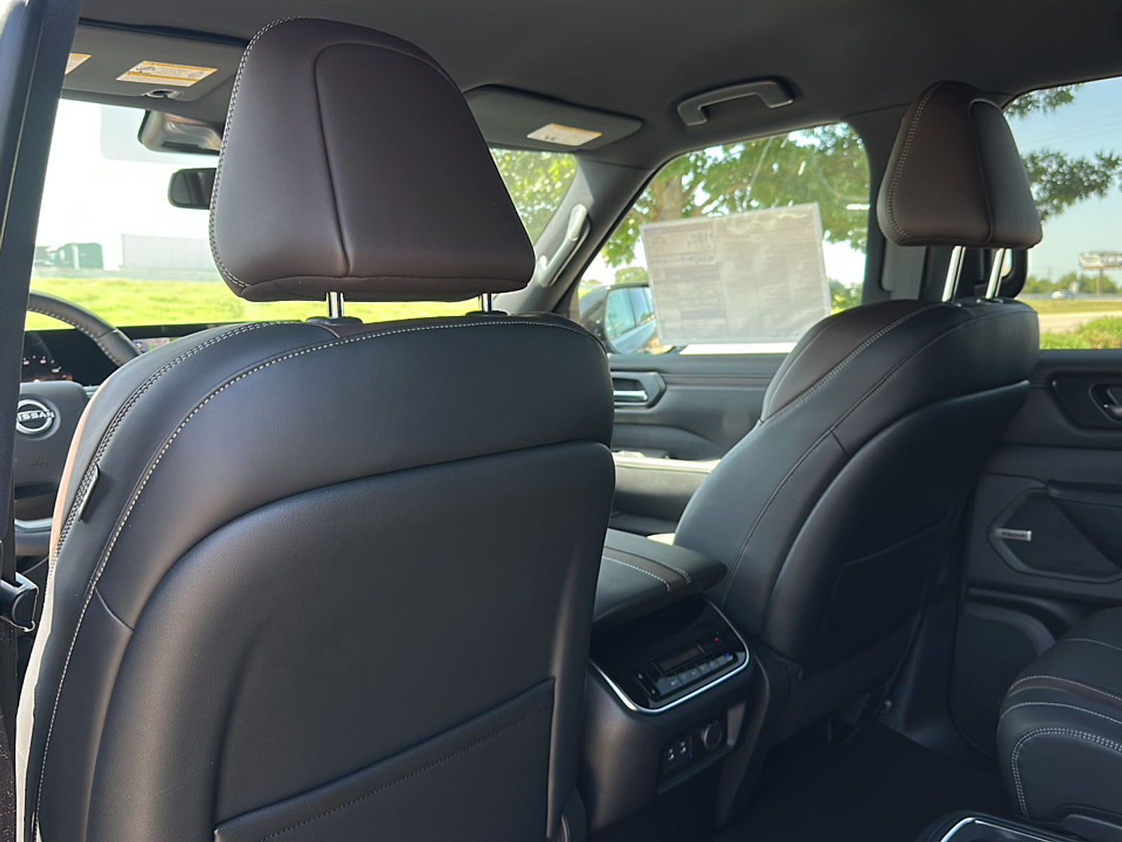 2025 Nissan Armada SL photo 7