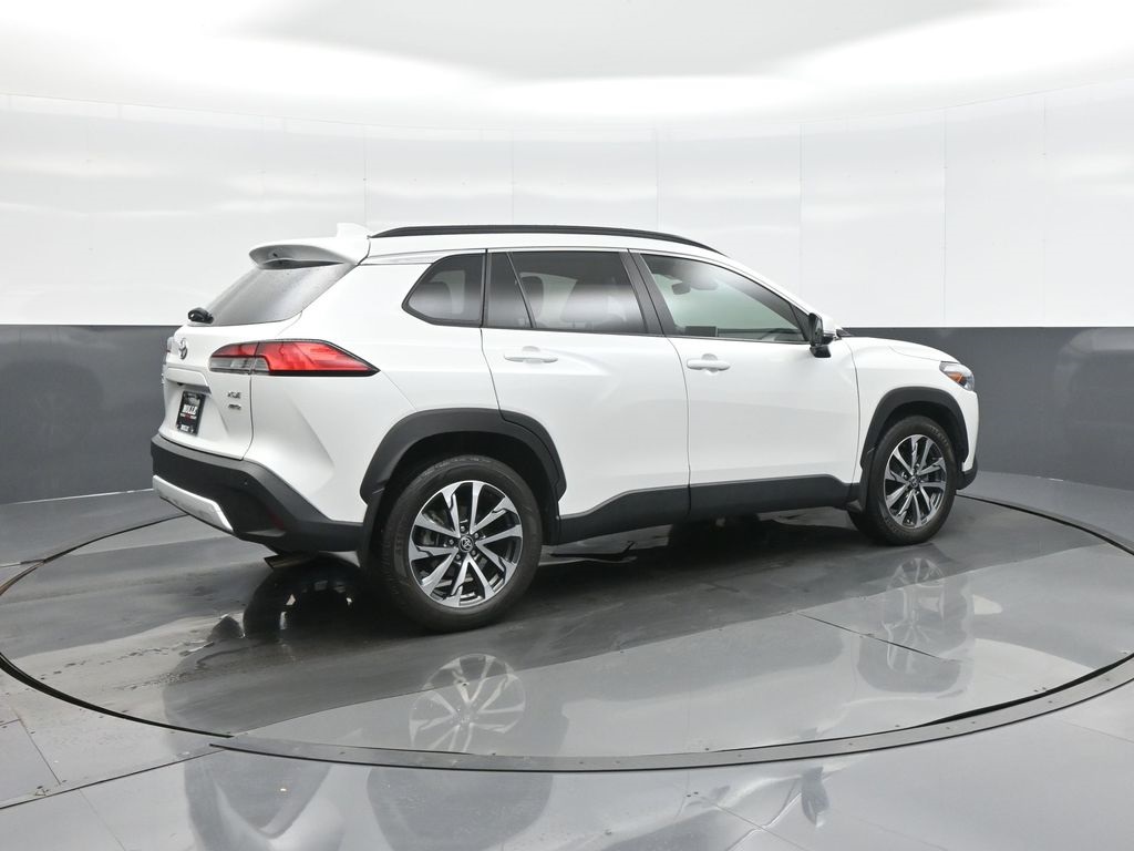2023 Toyota Corolla Cross XLE photo 7