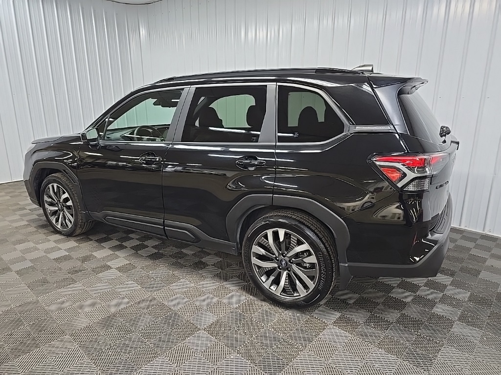 2025 Subaru Forester Touring photo 4