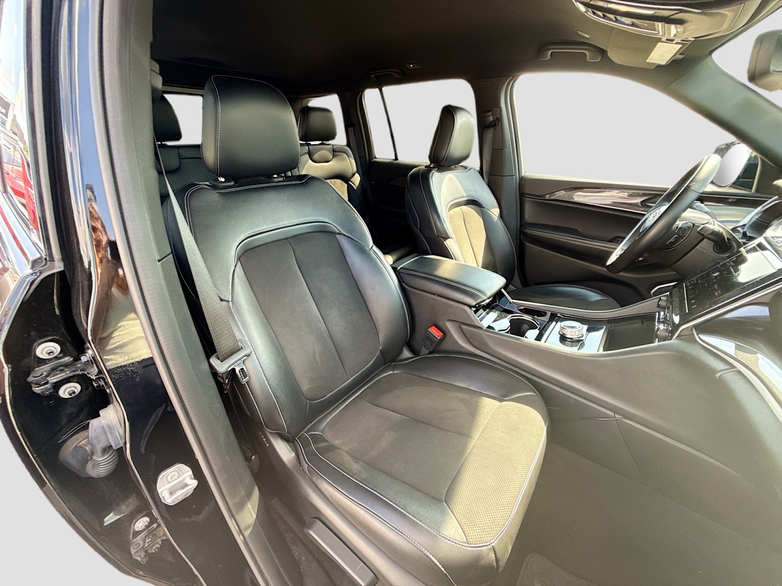 2022 Jeep Grand Cherokee Altitude photo 23