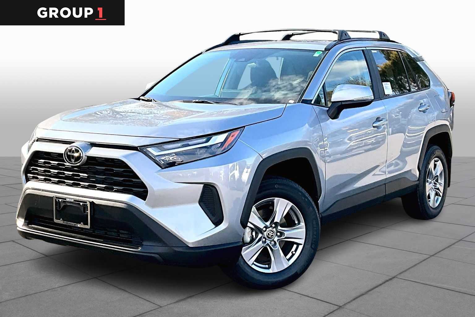 2025 Toyota RAV4 XLE's photo