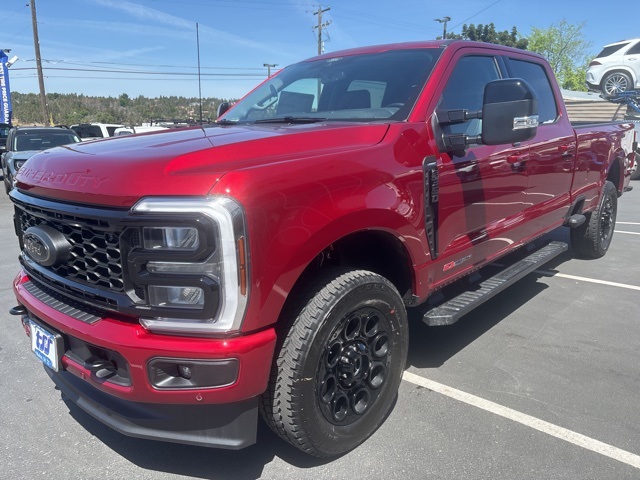 2025 Ford F-350 Lariat photo 3