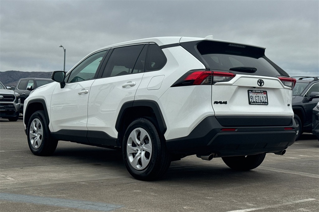 2024 Toyota RAV4 LE photo 4