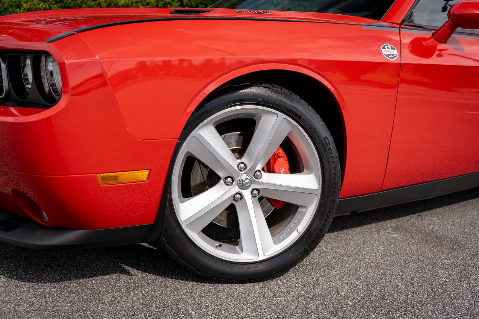 2010 Dodge Challenger SRT8 photo 4