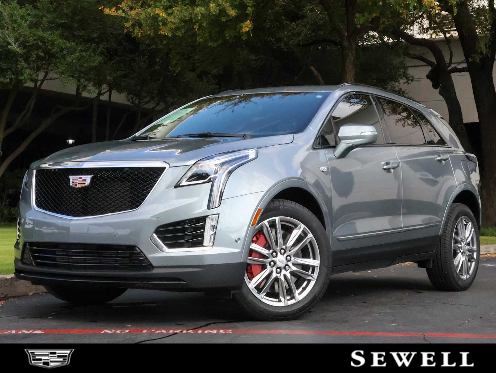 2025 Cadillac XT5 Sport's photo