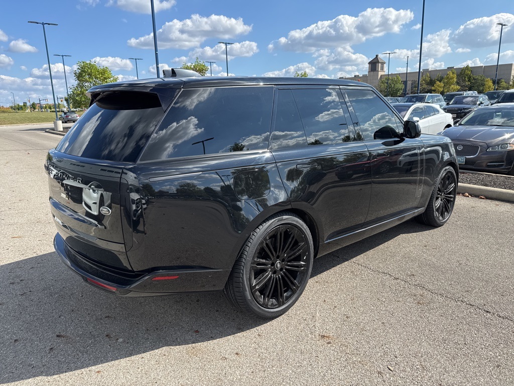 2023 Land Rover Range Rover SE photo 3