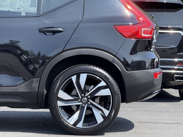 2025 Volvo XC40 Plus photo 28