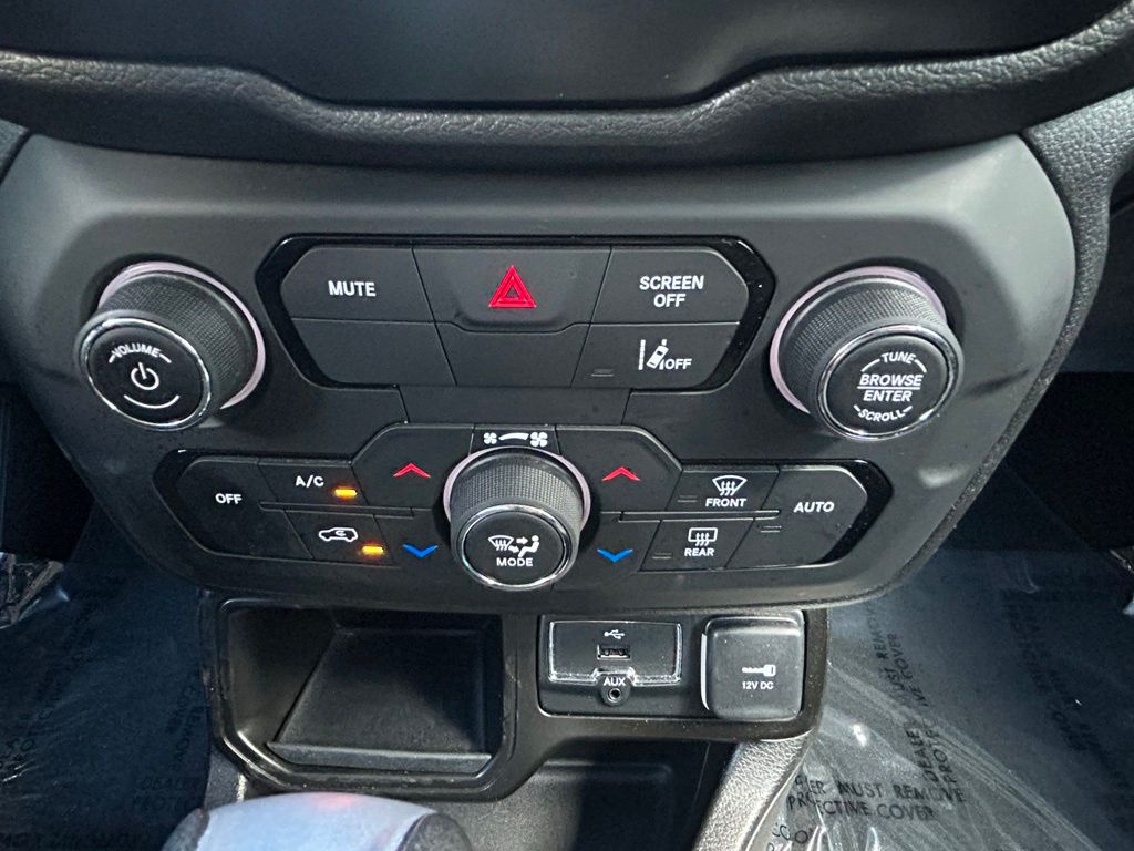 2021 Jeep Renegade Latitude photo 25