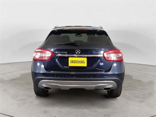 2017 Mercedes Benz GLA 250 4MATIC photo 4