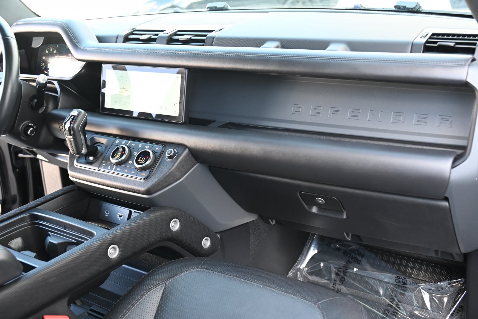 2022 Land Rover Defender 90 X-Dynamic HSE photo 8