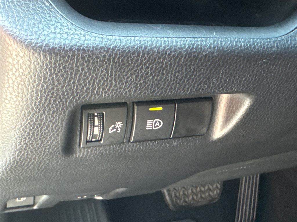2021 Toyota RAV4 Hybrid LE photo 21