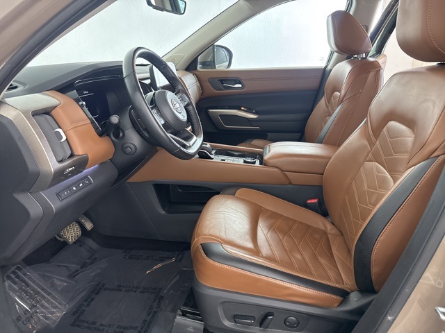 2023 Nissan Pathfinder Platinum photo 22