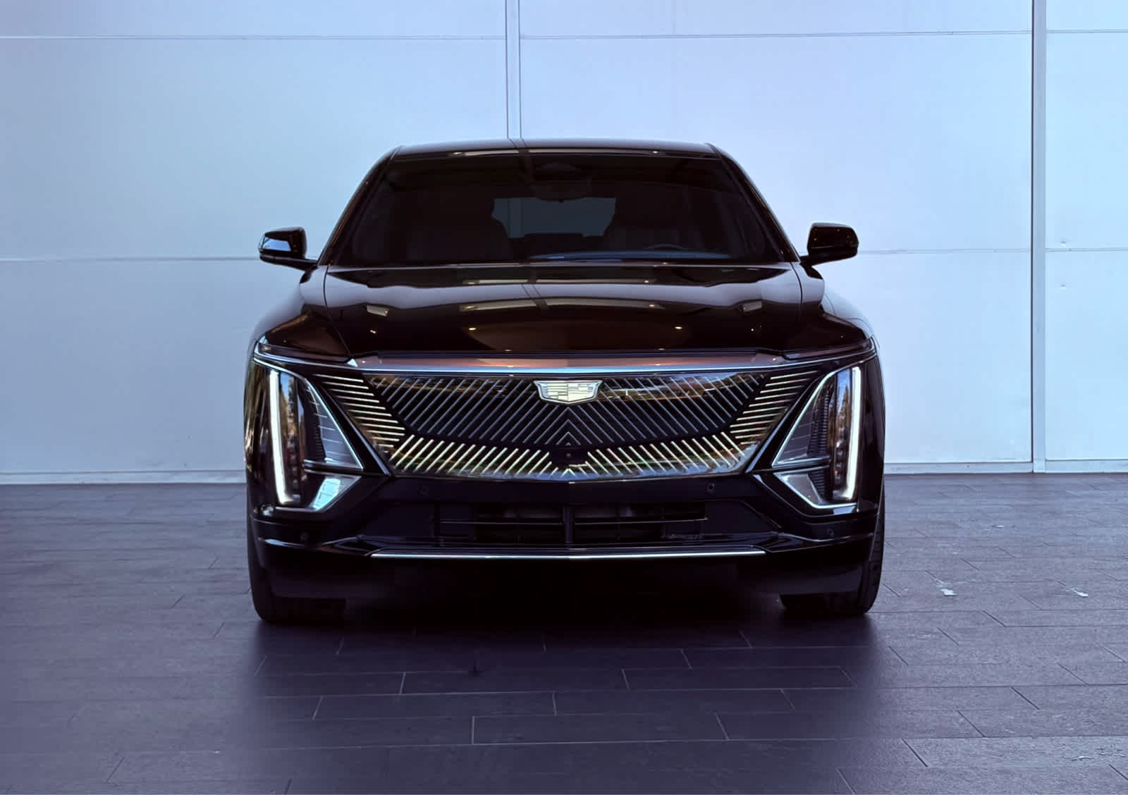 2024 Cadillac Lyriq Luxury photo 2