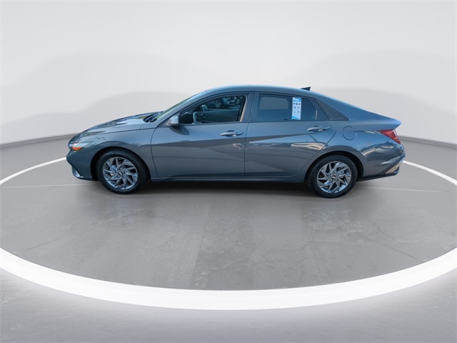 2024 Hyundai Elantra SEL photo 5