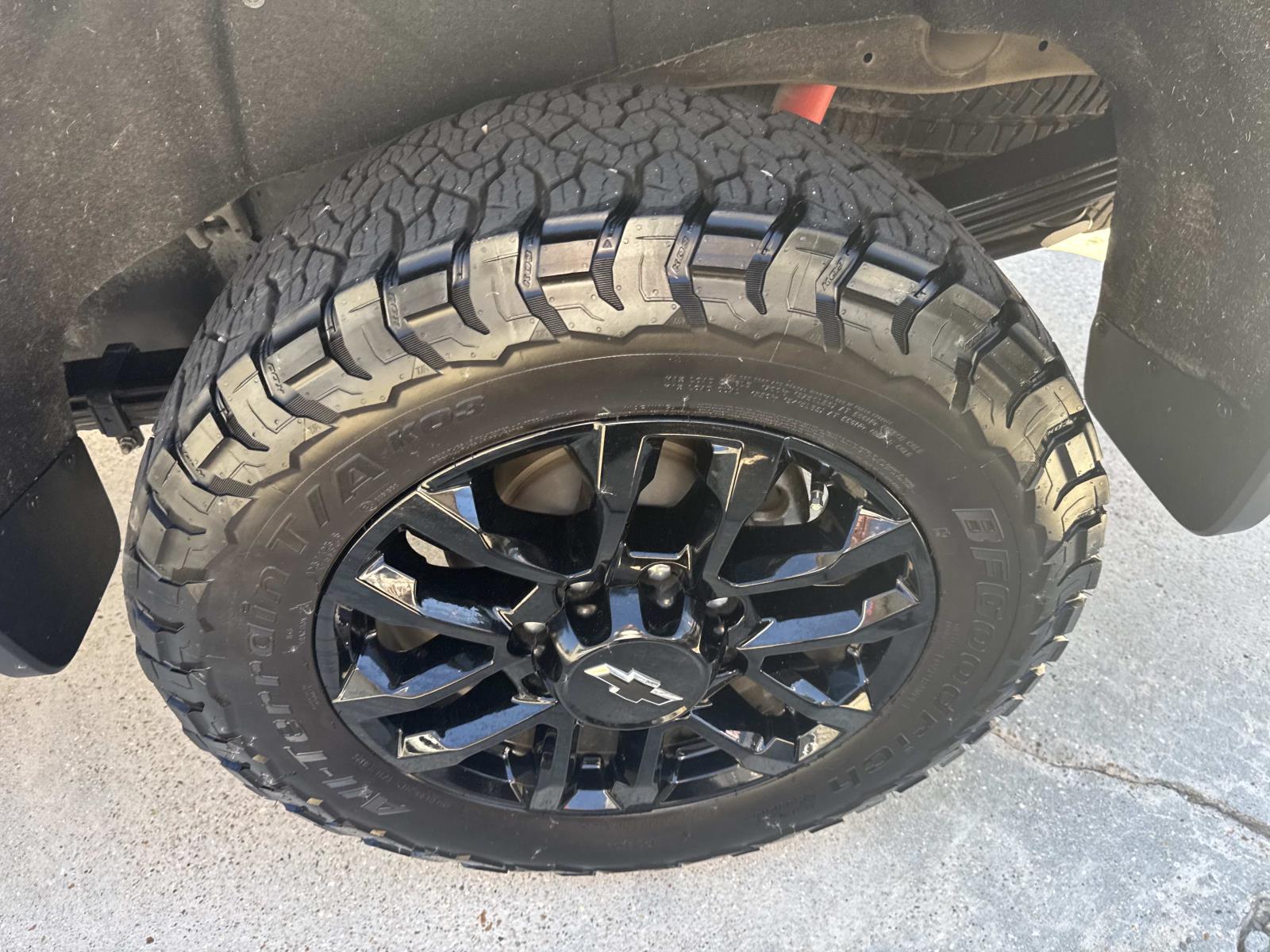 2025 Chevrolet Silverado 2500HD LTZ photo 3