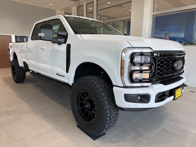 2025 Ford F-350 photo 3