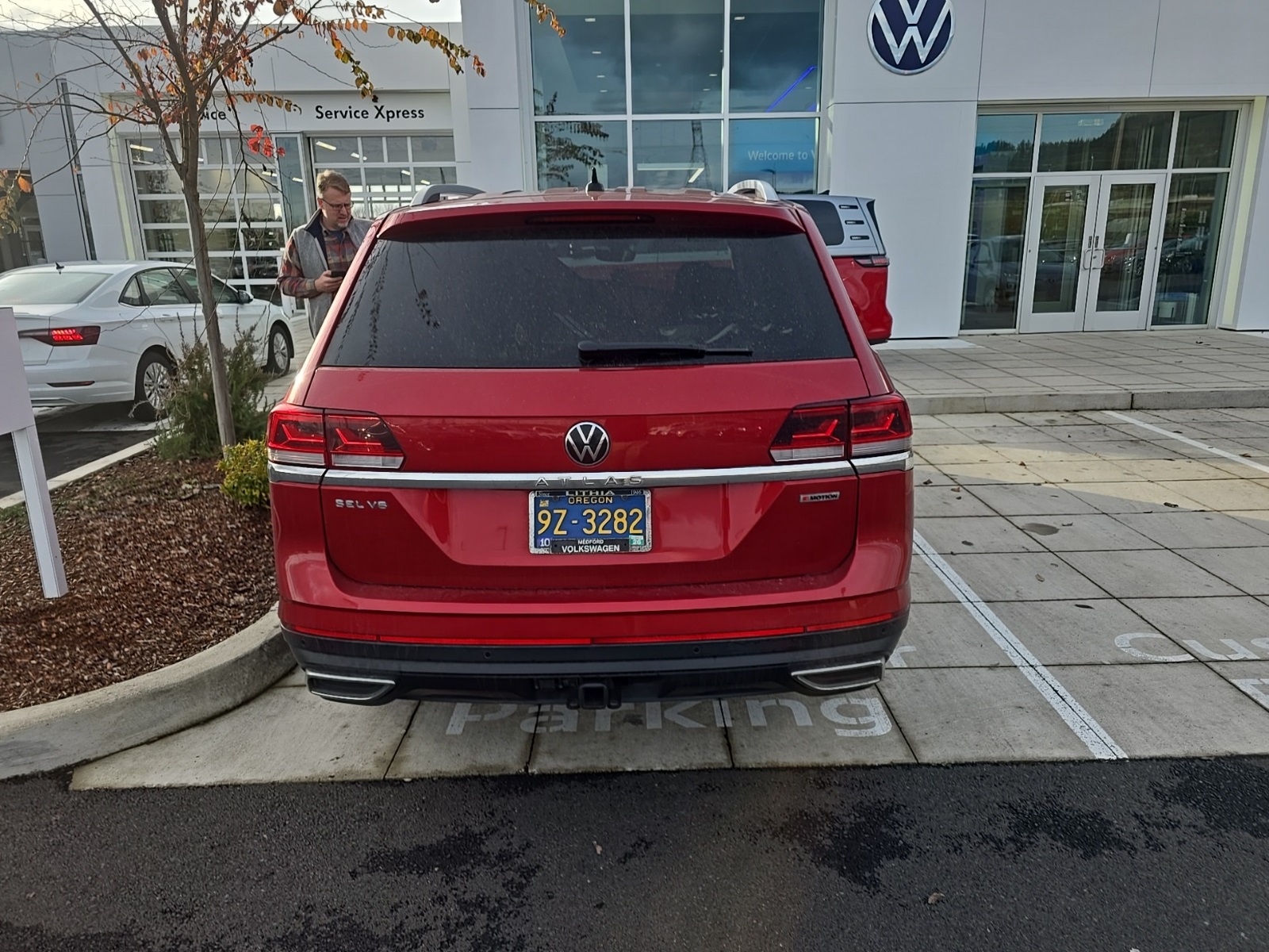 2021 Volkswagen Atlas SEL Premium photo 2