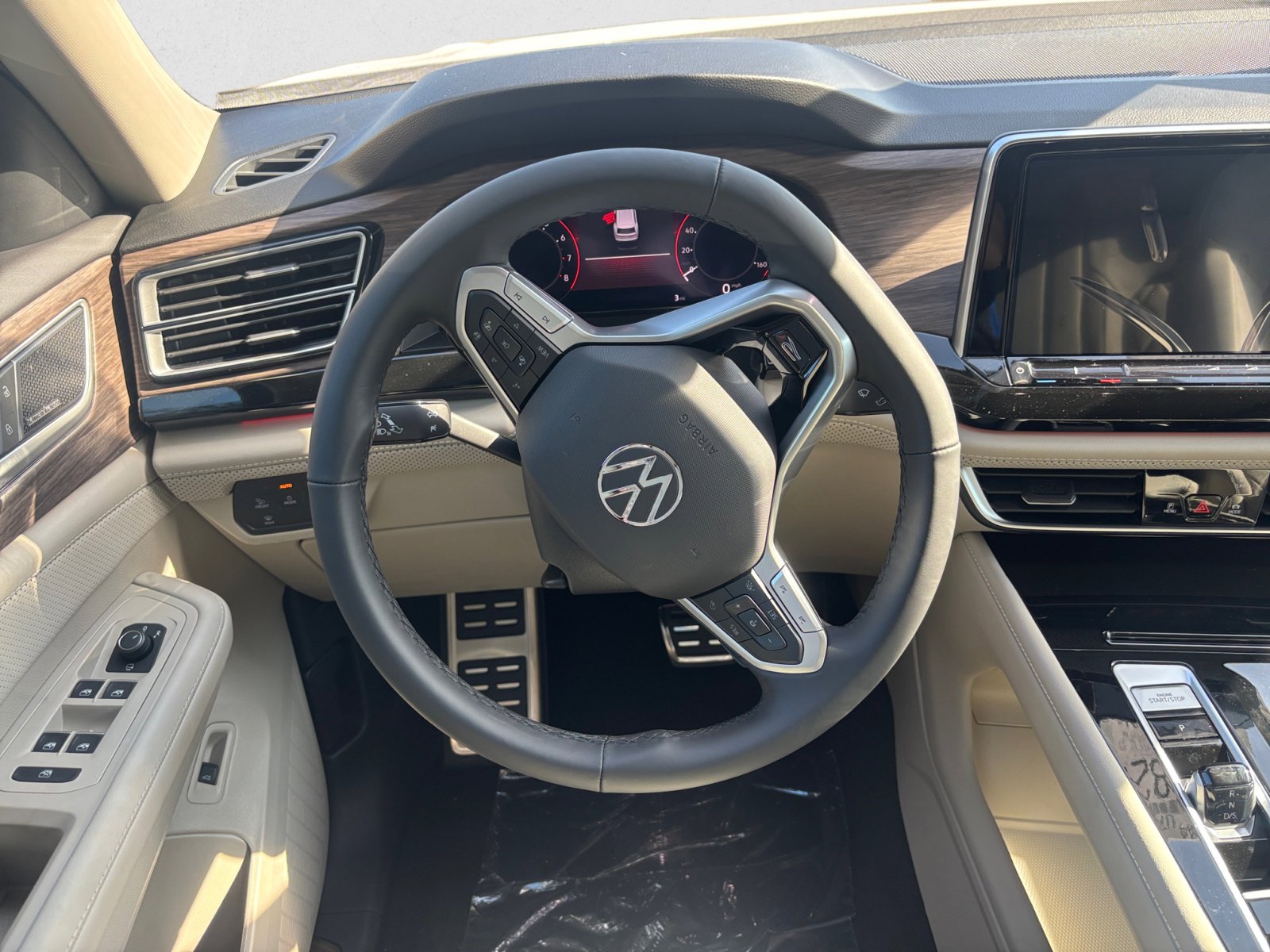2025 Volkswagen Atlas SEL Premium R-Line photo 12