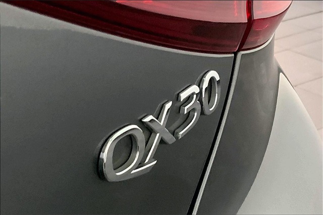 2018 Infiniti QX30 Premium photo 8