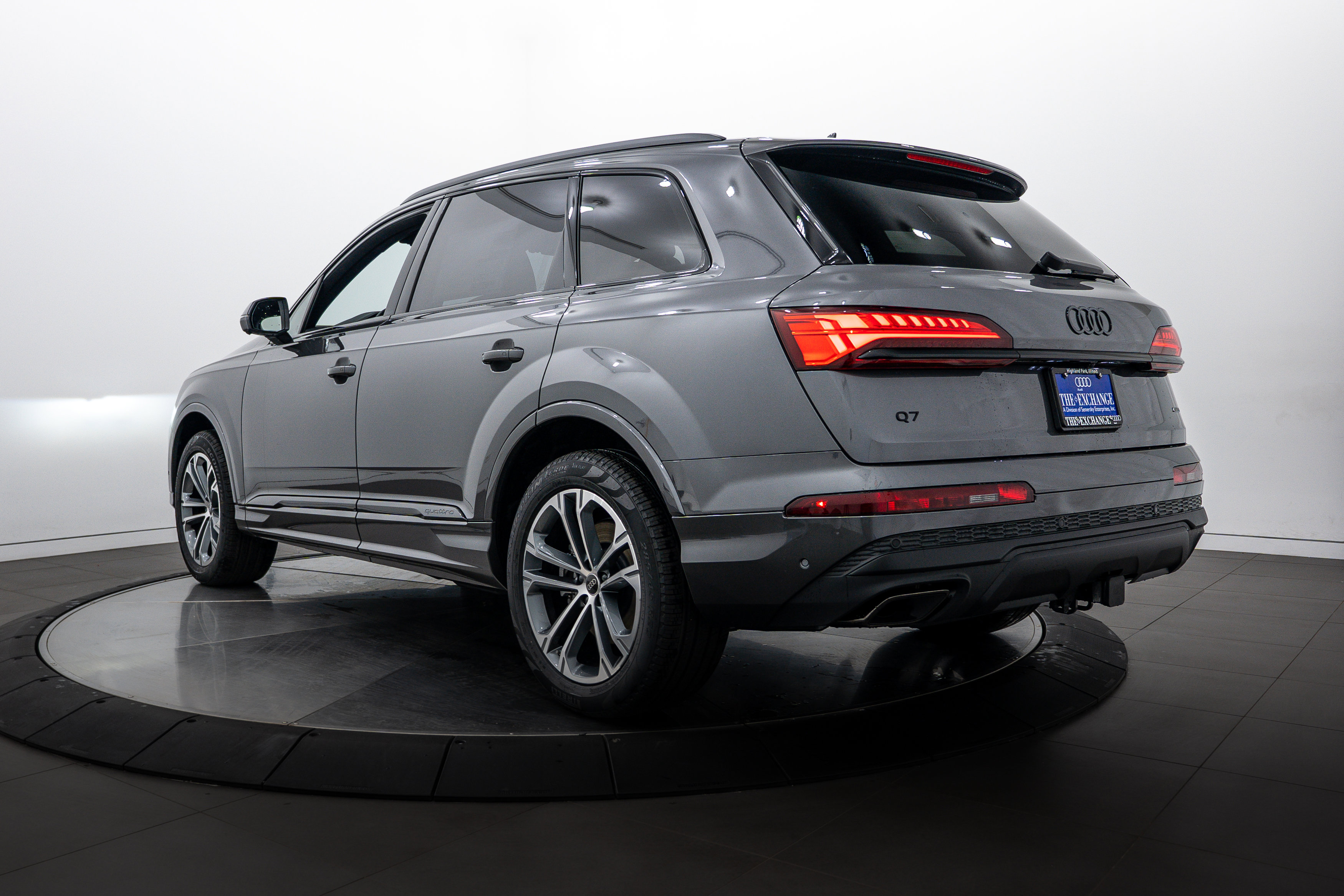 2026 Audi Q7 Premium Plus photo 2
