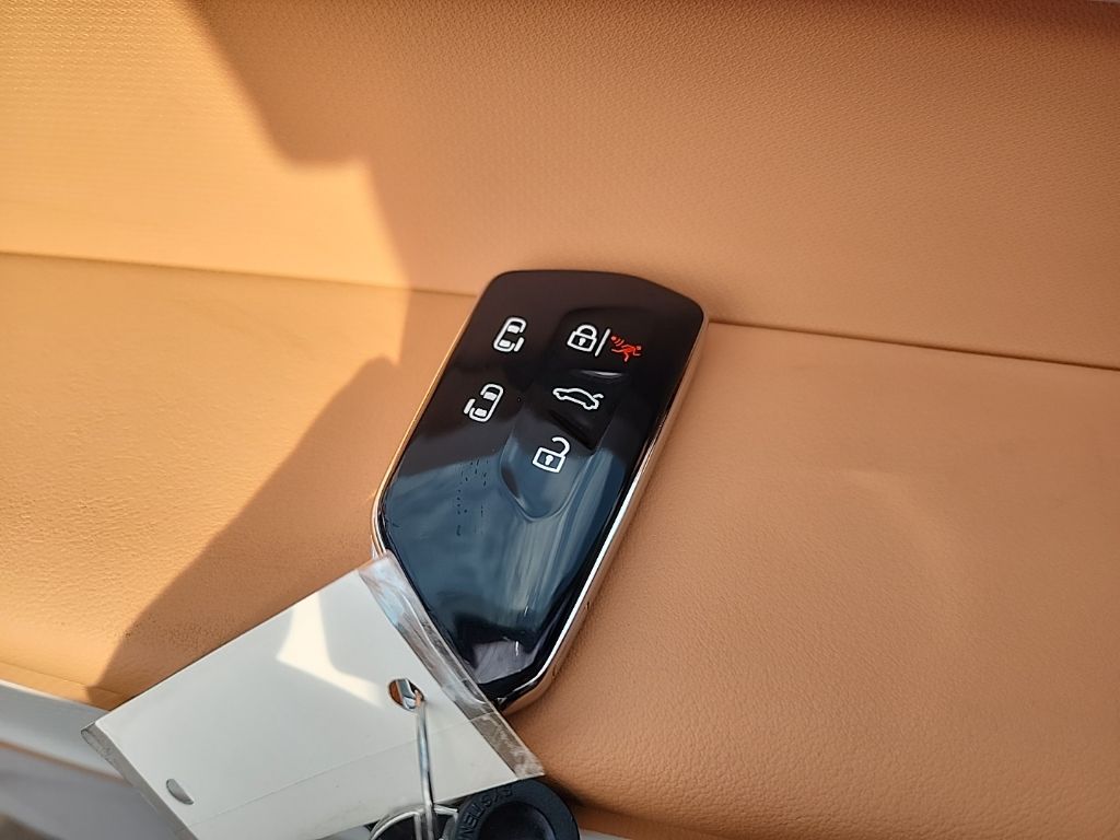 2025 Volkswagen ID. Buzz photo 23