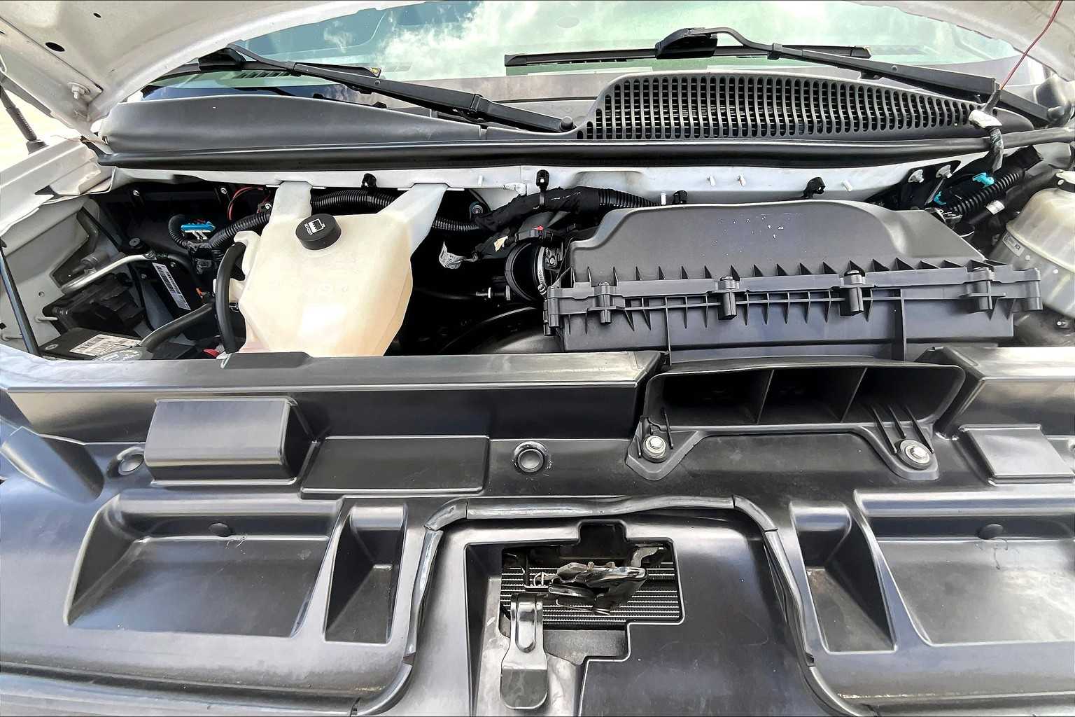 2018 Chevrolet Express Passenger LT photo 29