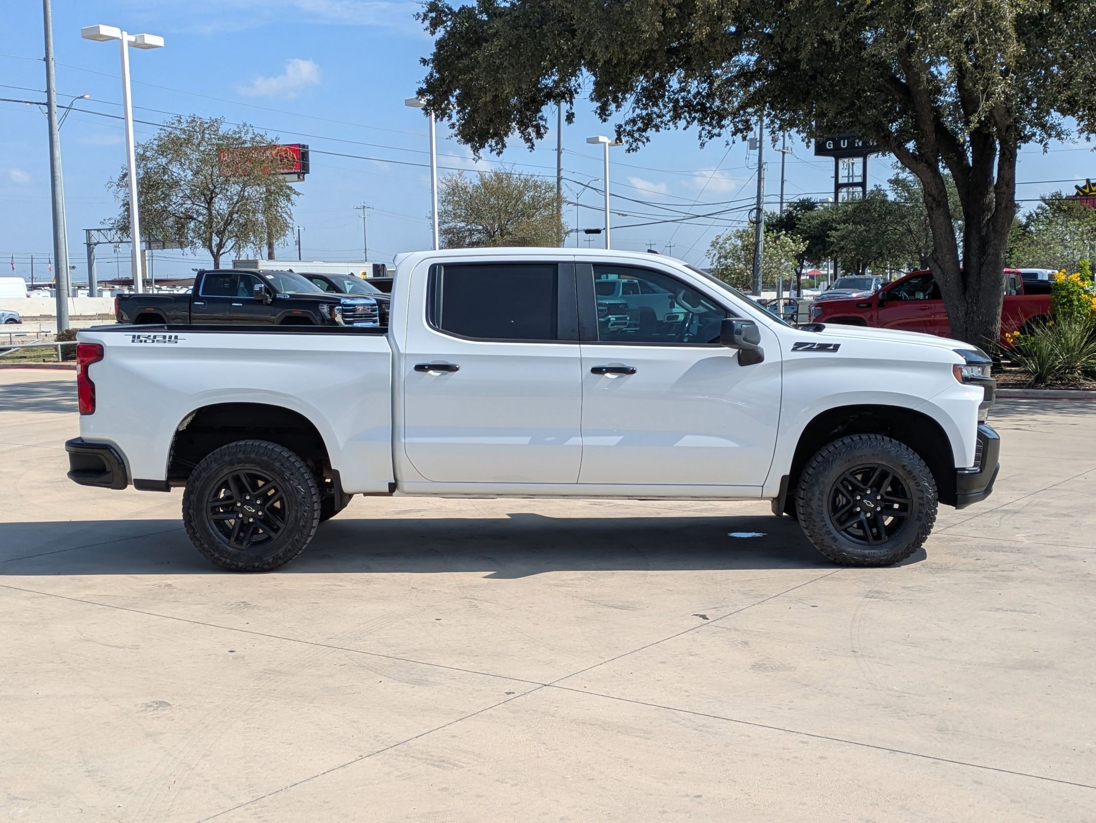 2019 Chevrolet Silverado 1500 LT Trail Boss photo 2