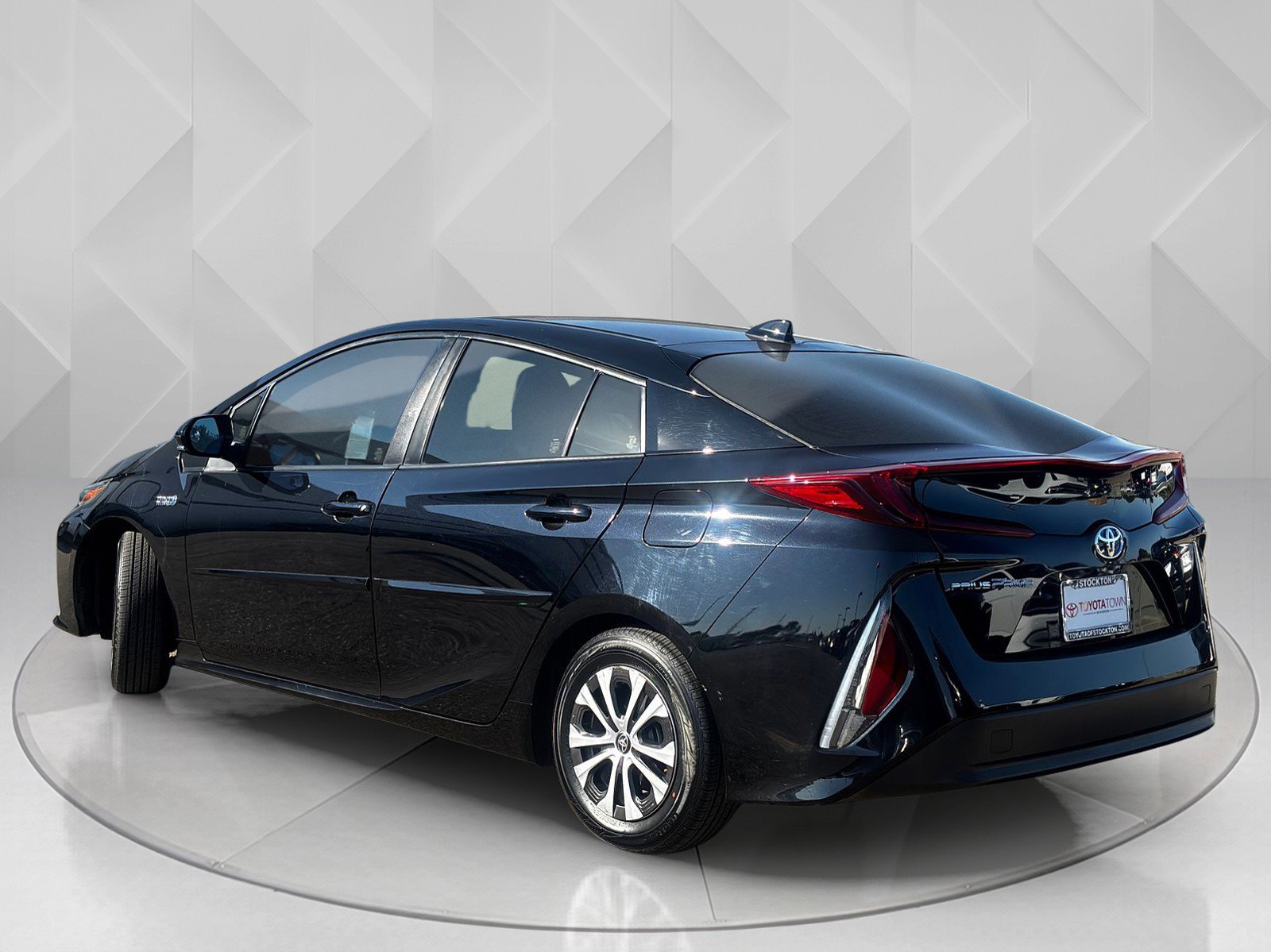 2022 Toyota Prius Prime LE photo 3
