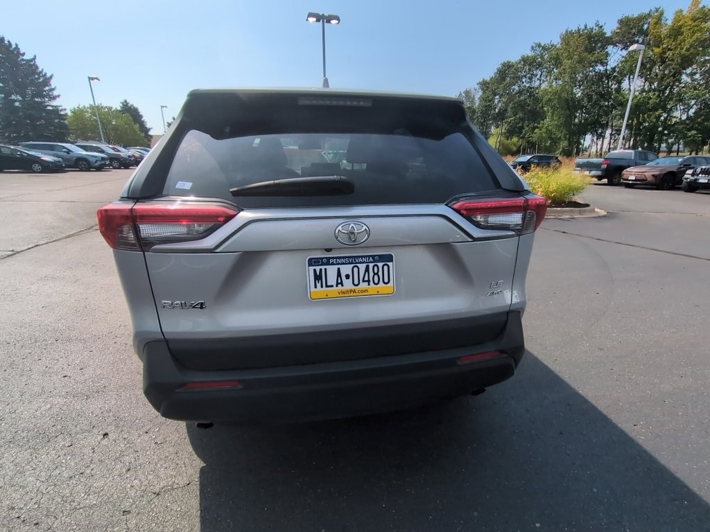 2024 Toyota RAV4 LE photo 4