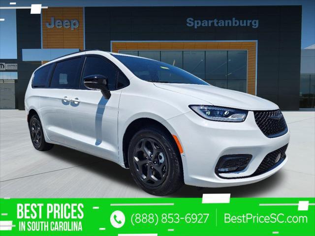 2024 Chrysler Pacifica PHEV Select's photo