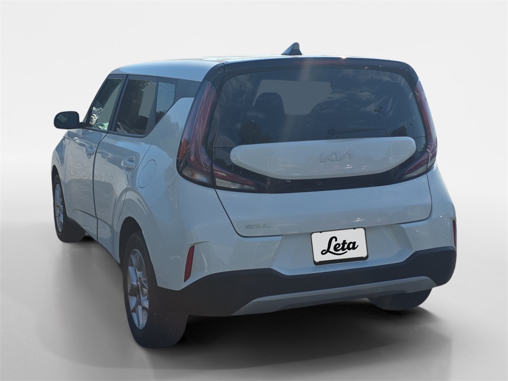 2024 Kia Soul LX photo 3