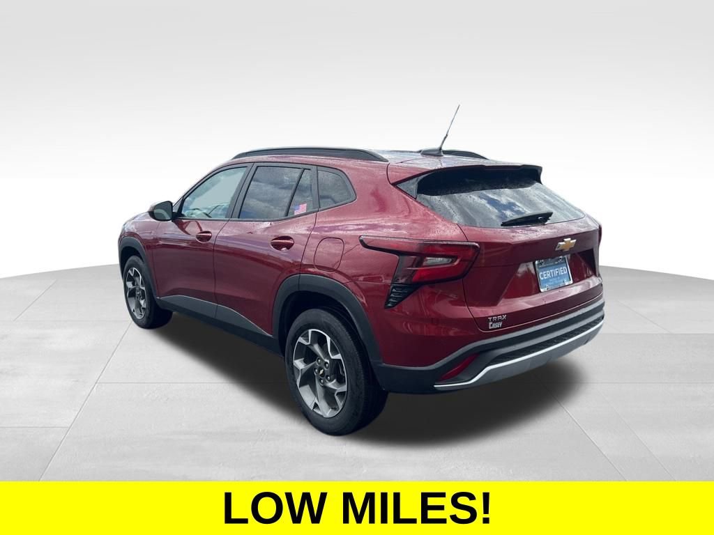 2024 Chevrolet Trax LT photo 3
