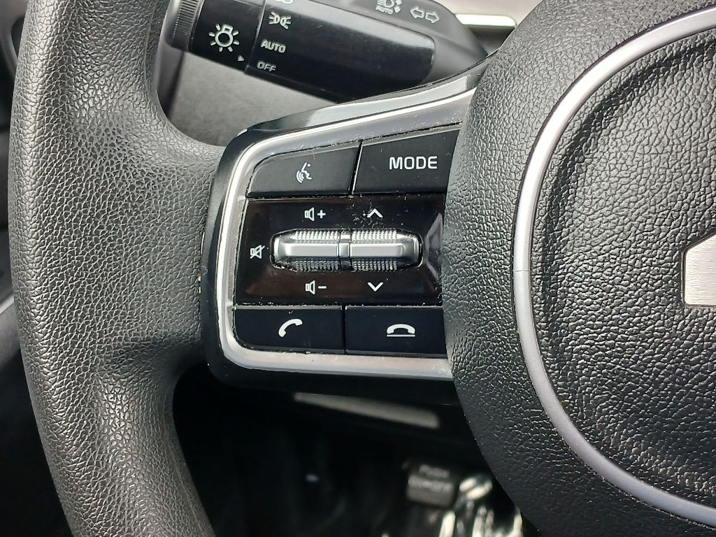 2023 Kia Sorento LX photo 15