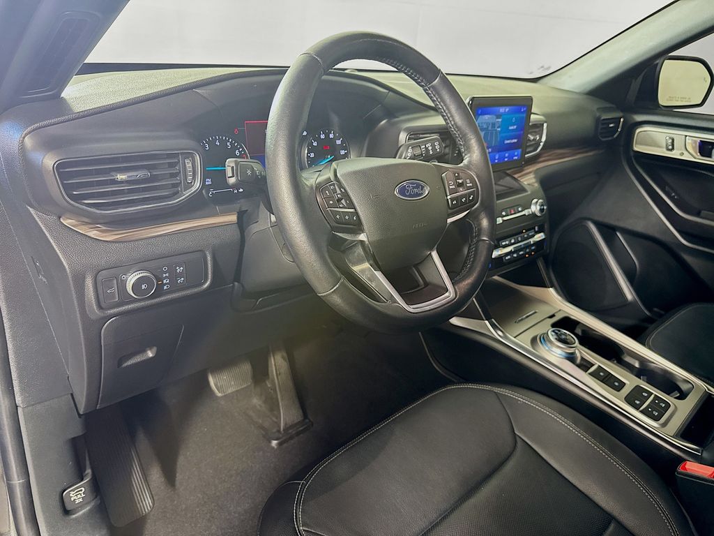 2020 Ford Explorer Limited photo 8