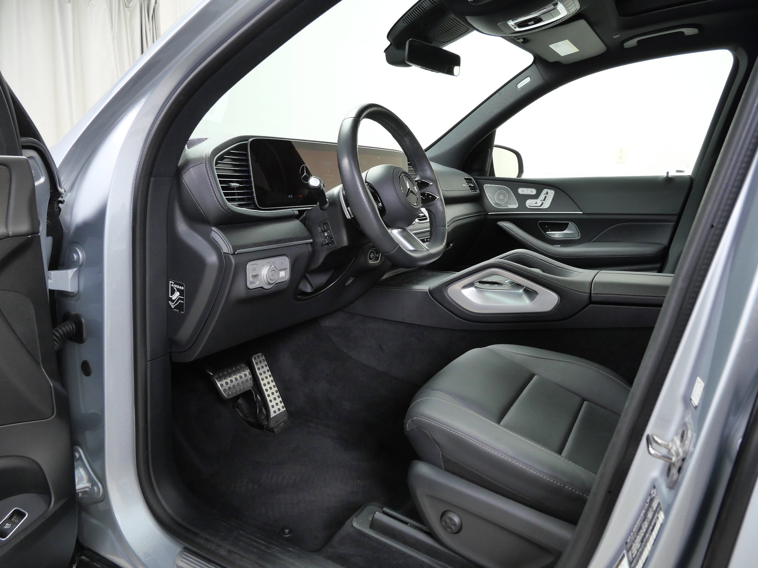 2025 Mercedes Benz GLS 450 4MATIC photo 13