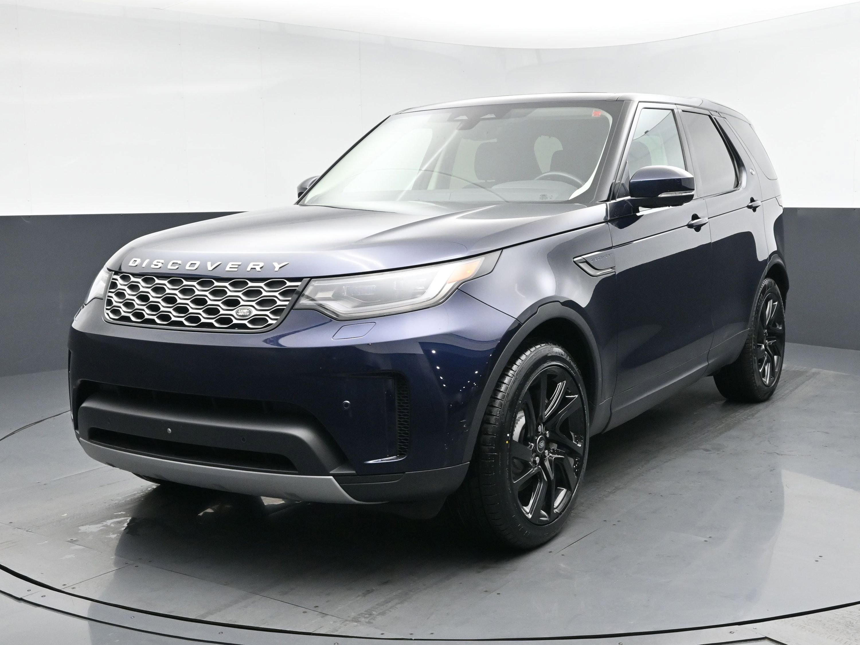2023 Land Rover Discovery S's photo
