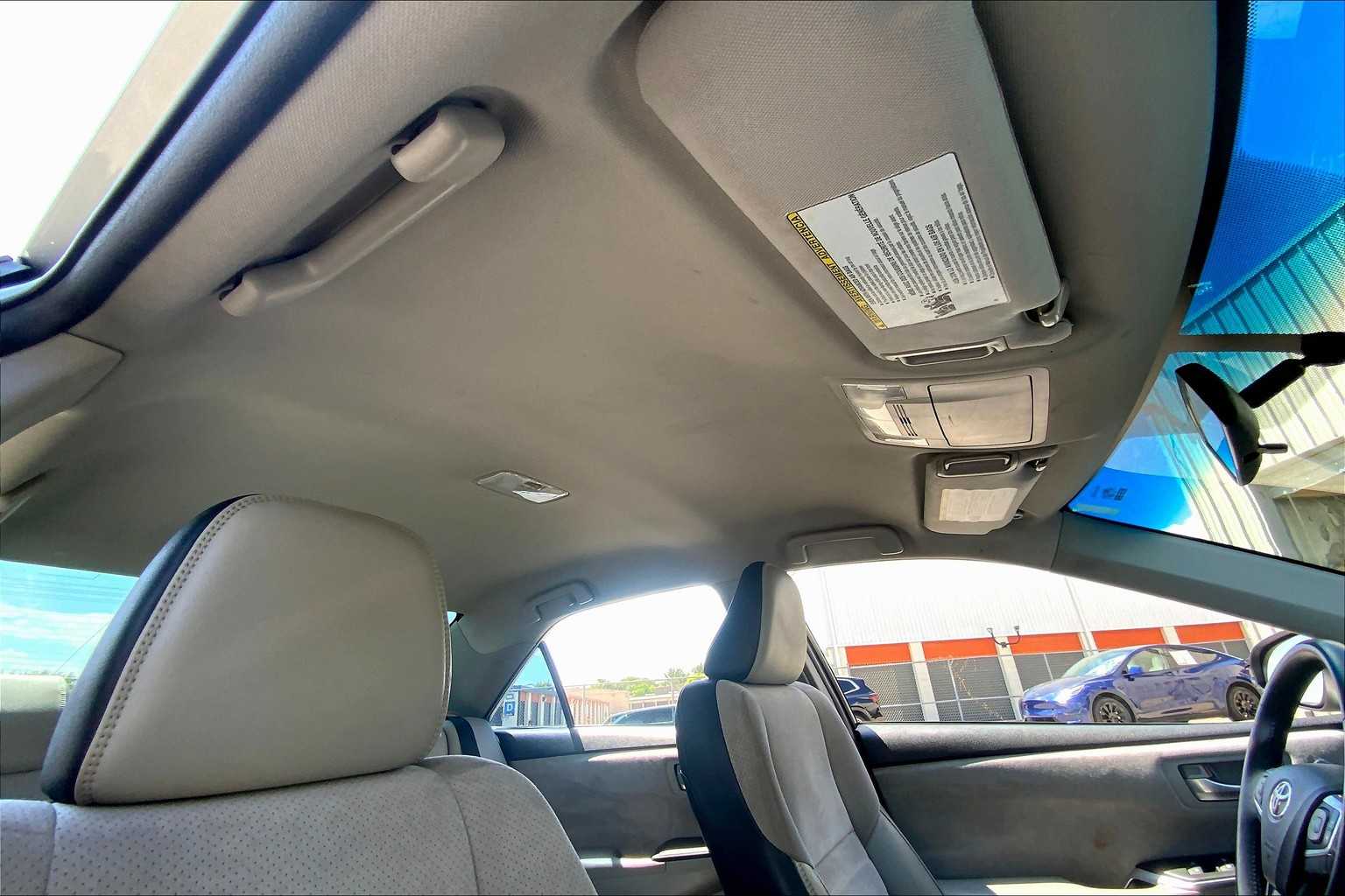 2017 Toyota Camry XSE photo 12